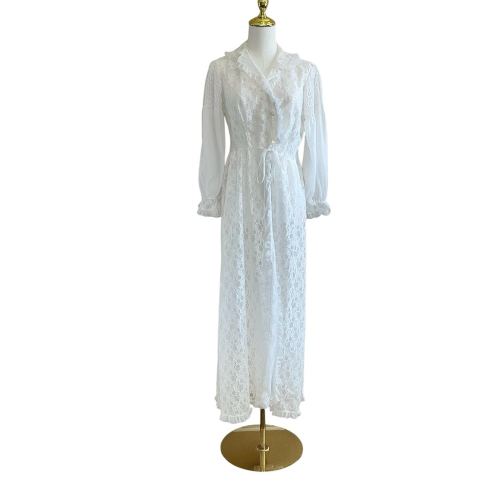 White Floor-Length Robe with Long Sleeves